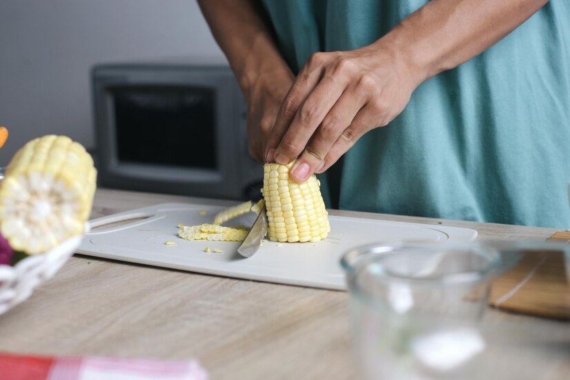 how to cook corn on the cob in the microwave with paper towel